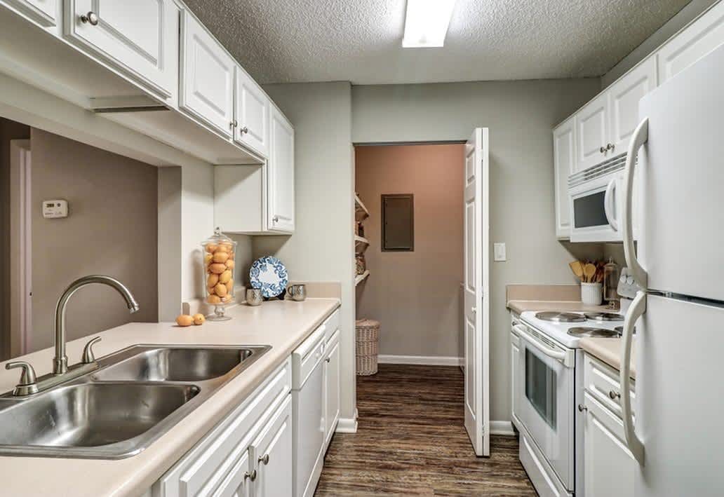 Woodhill Apartments – photo 3