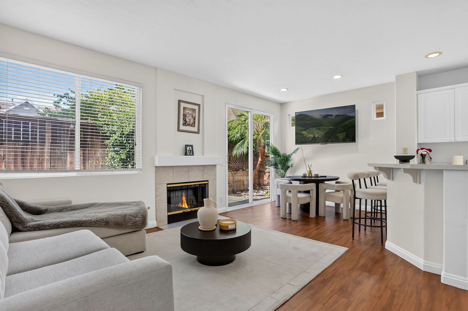 Sun-Drenched Three-Bedroom Detached Home in Desirable Soleil – photo 3