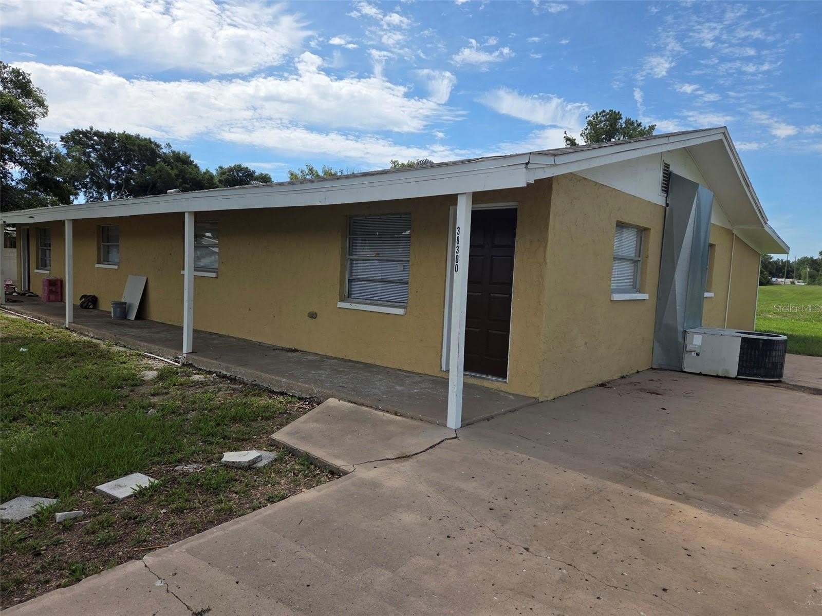 38300 HENRY Drive – photo 2