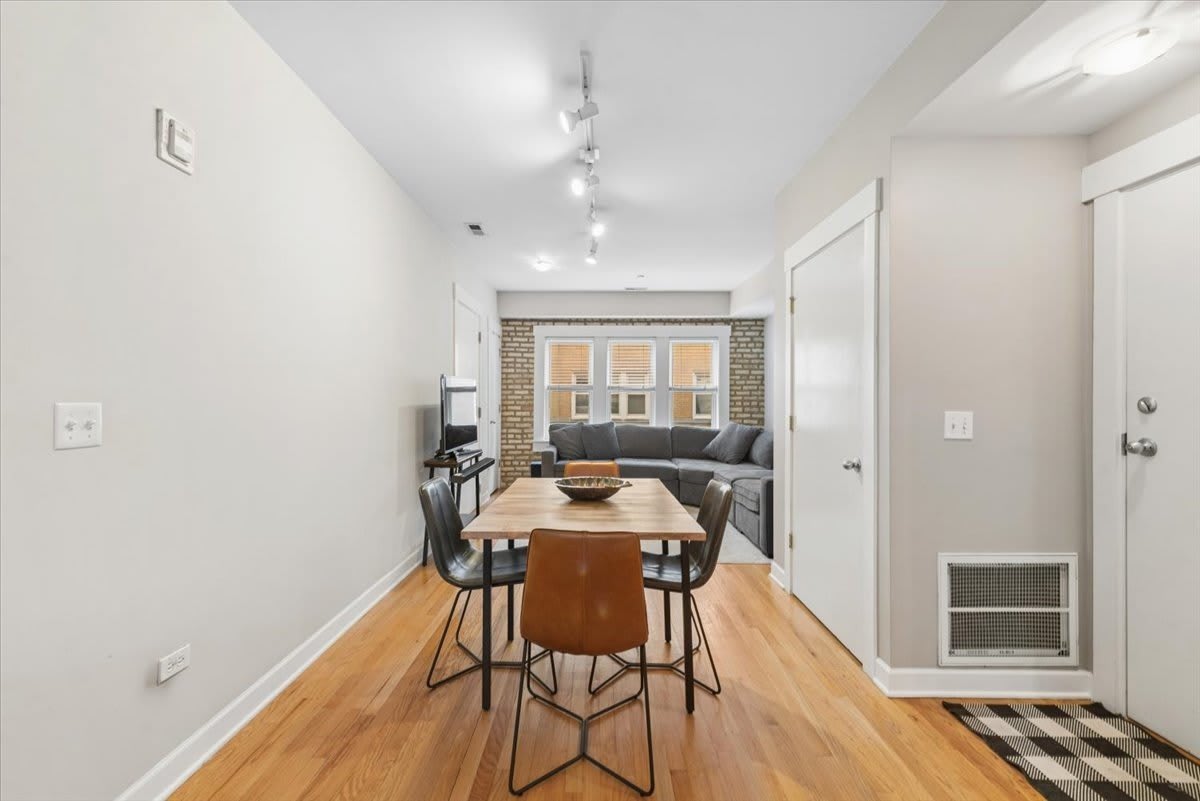 2541 Prairie Avenue – photo 5