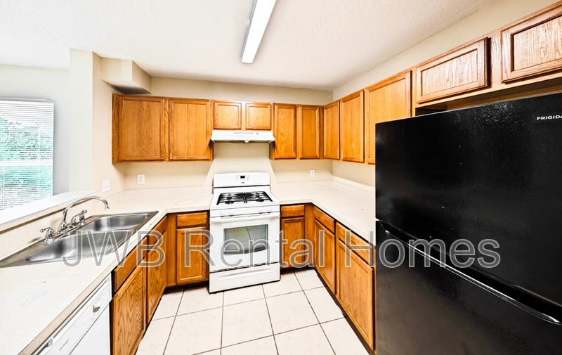 85 5Th St W – photo 2
