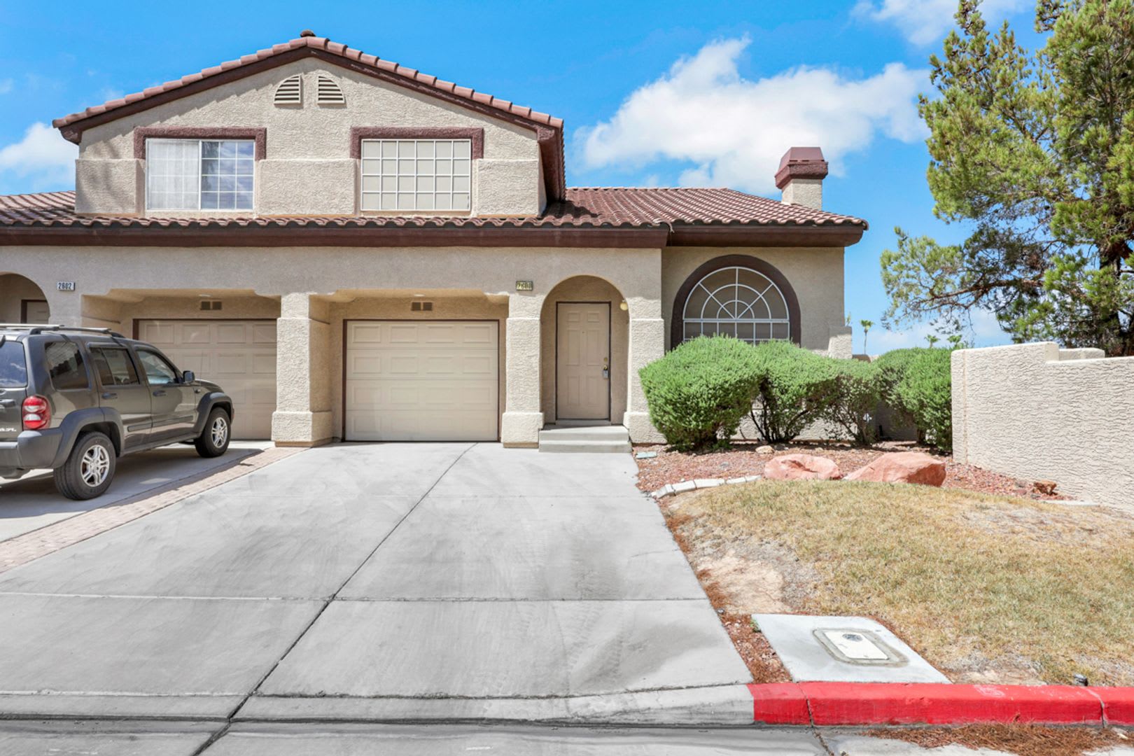 Bright And Spacious Two Story Home – photo 1