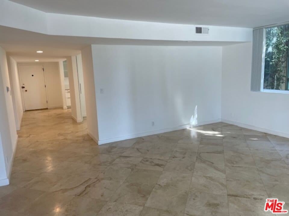 9297 Burton Way – photo 4