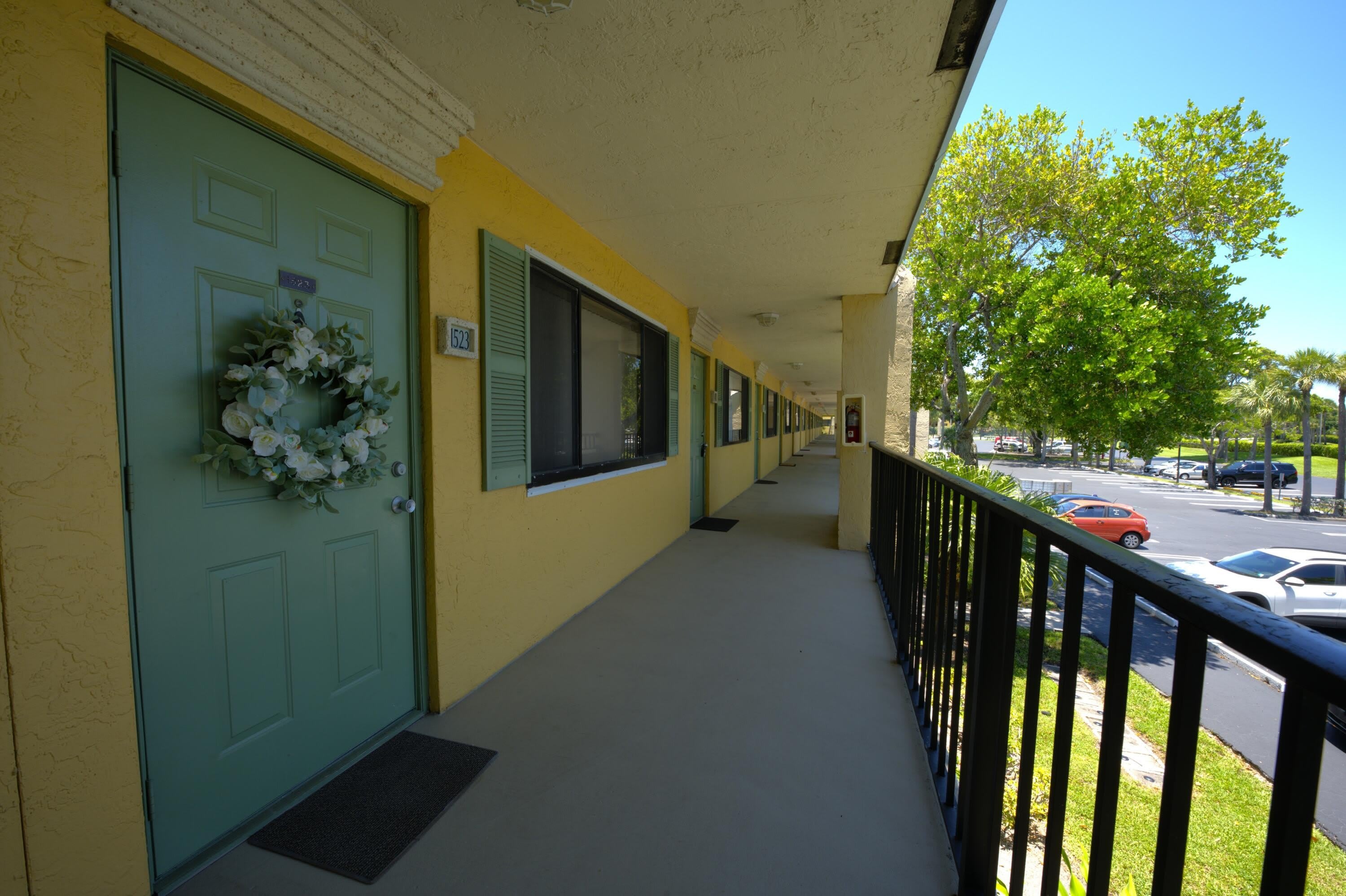 1523 Meadows Circle W – photo 2