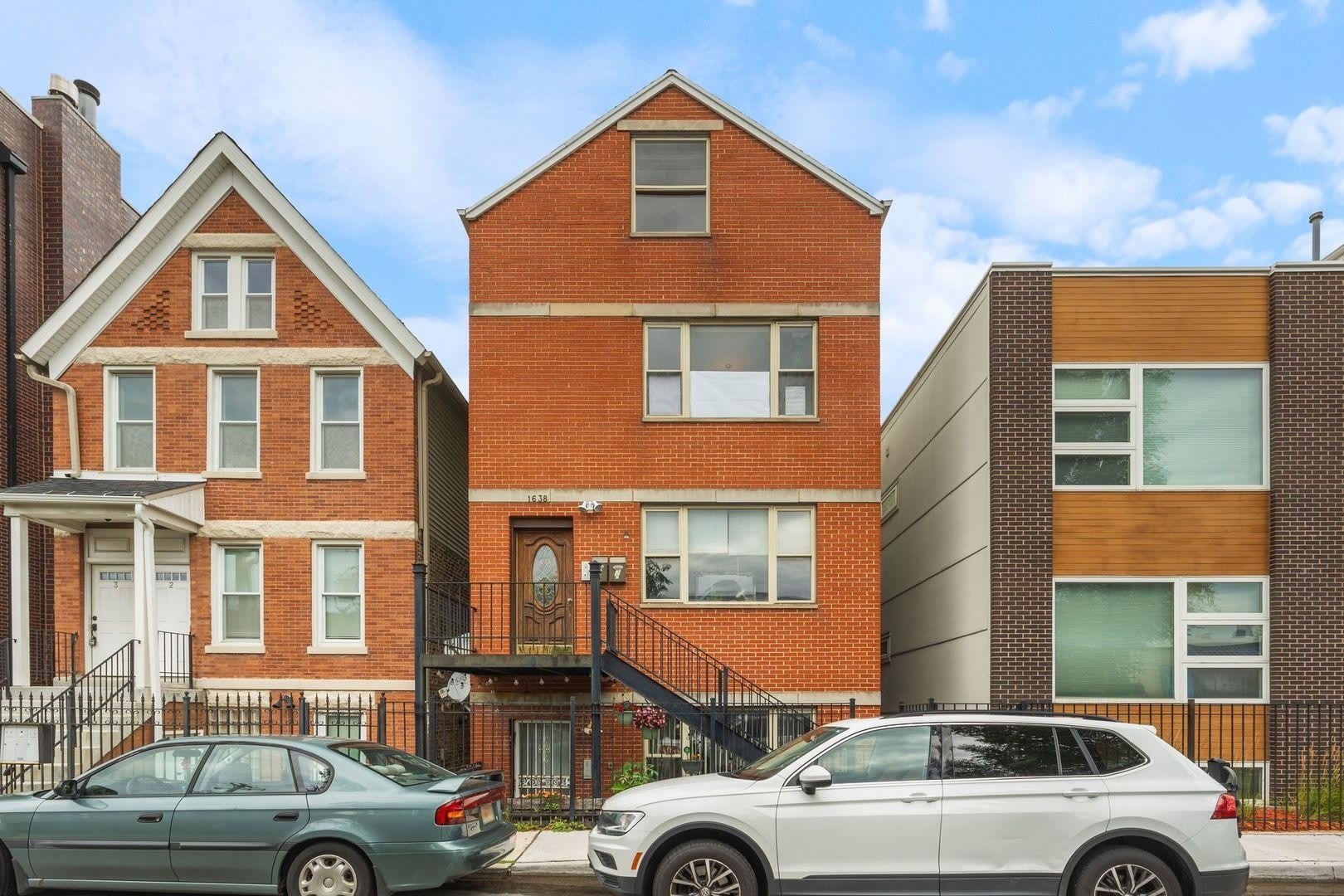 1638 W Blackhawk Street – photo 1