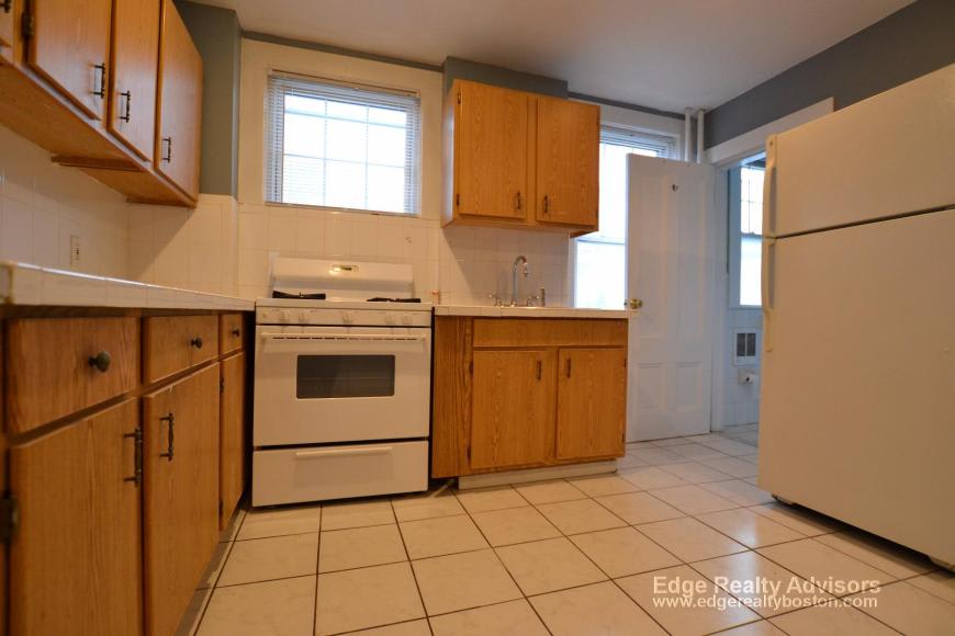 22 24 Everett Sq – photo 3