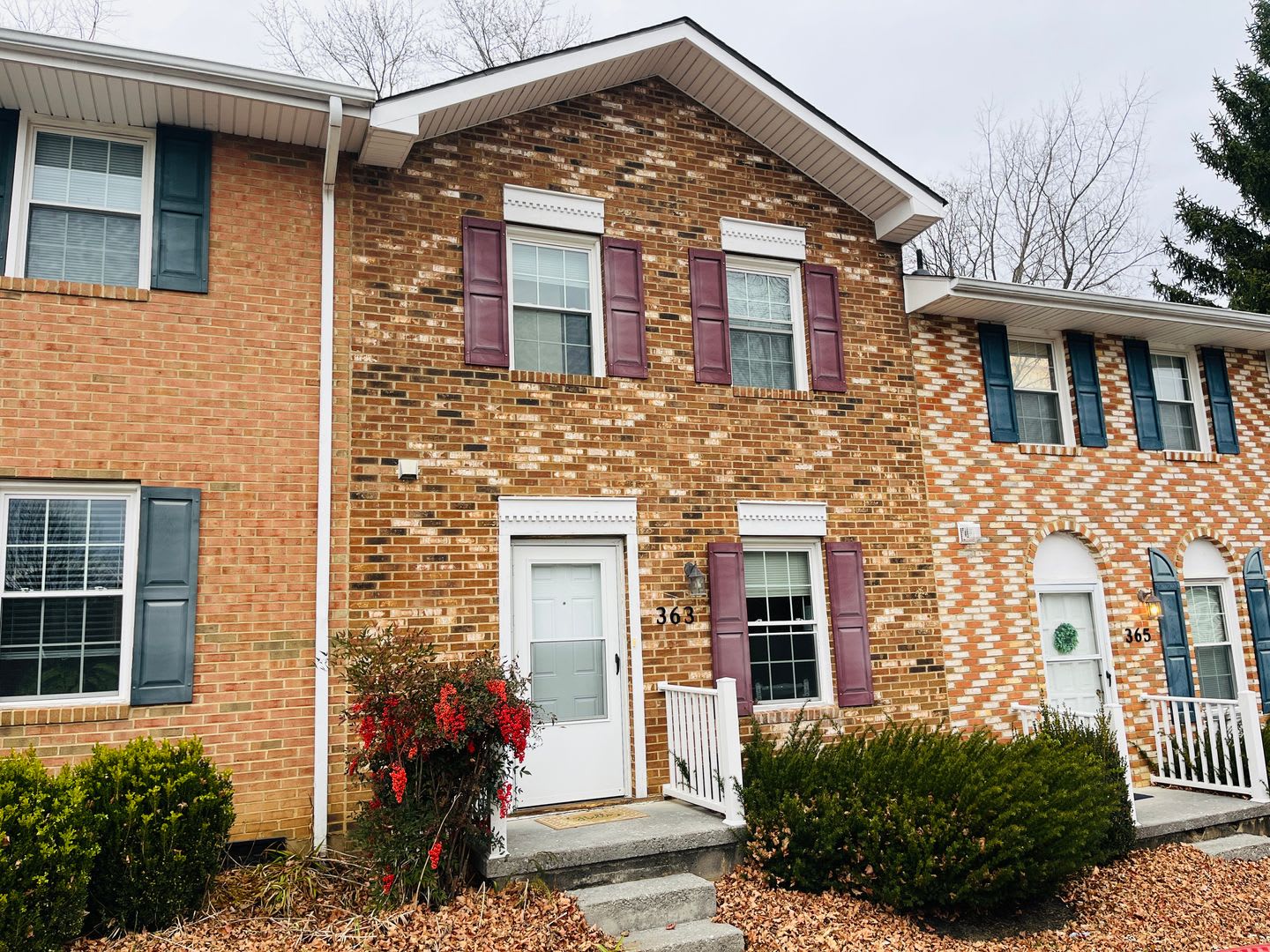 2 Bedroom, 1.5 Bath Townhouse – photo 1
