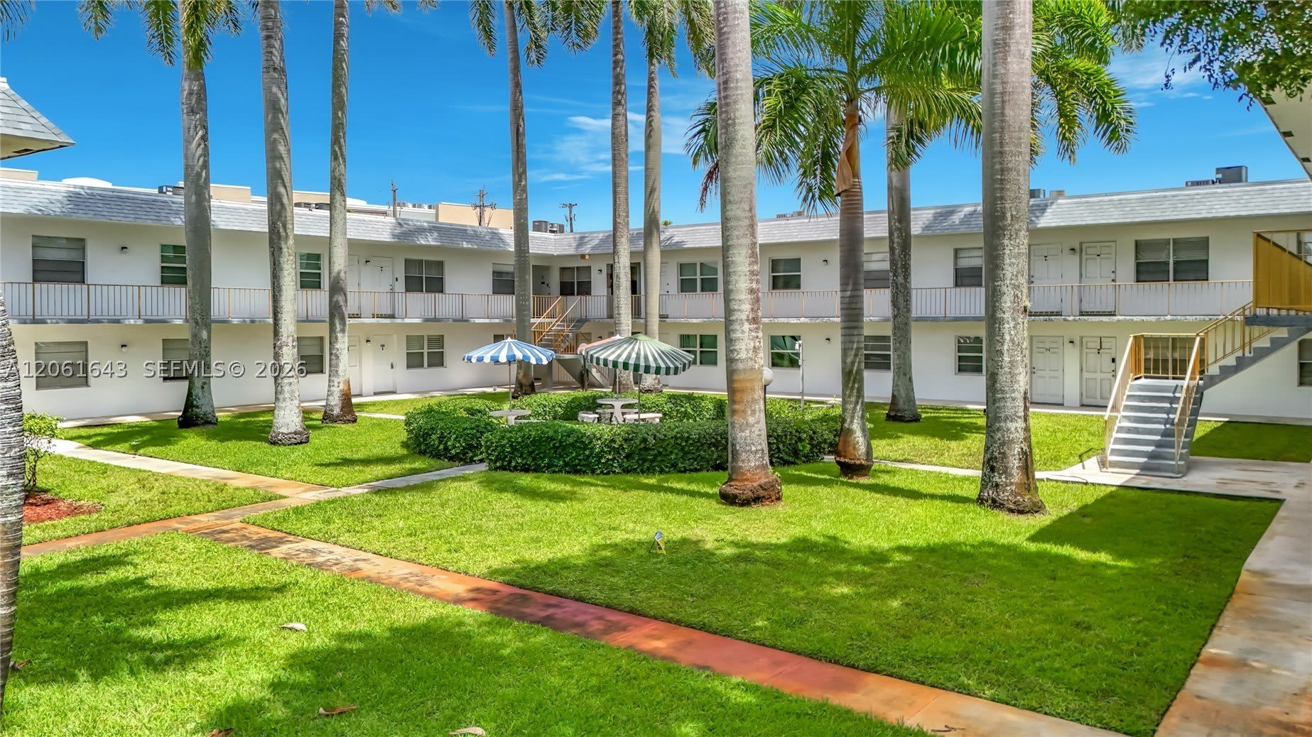 6211 SW 37th St – photo 1