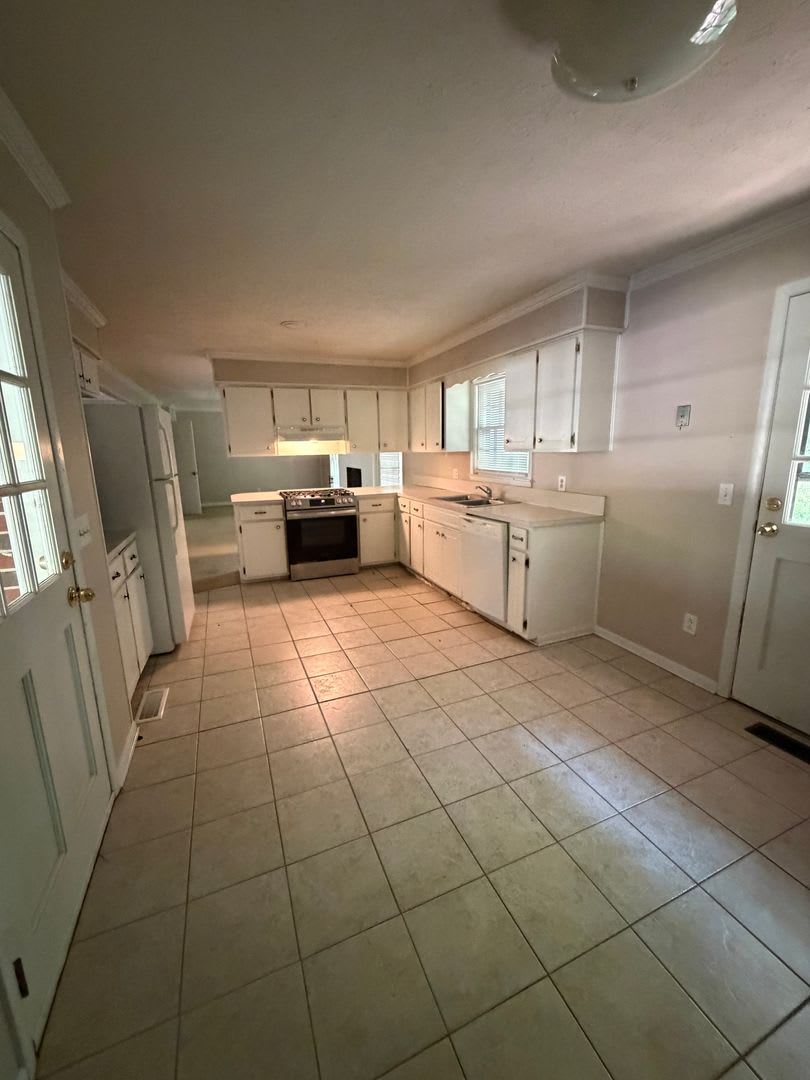 Charming Auburn Home with Space, Comfort & a Prime Location! – photo 3