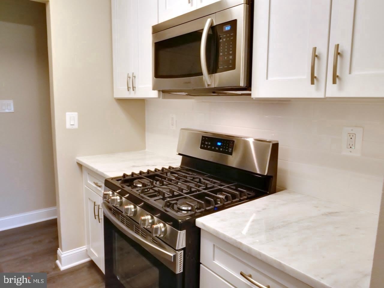 3874 Lyndhurst Drive – photo 5