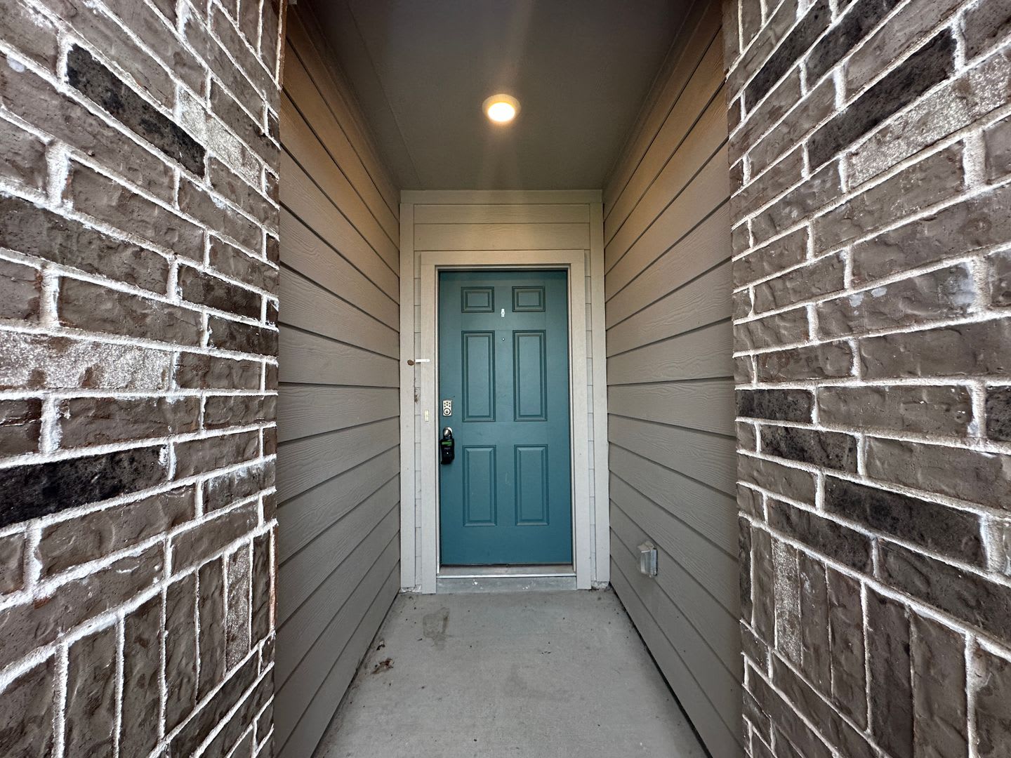 Classic Three Bedroom Two Bath Home in a Great Neighborhood – photo 2