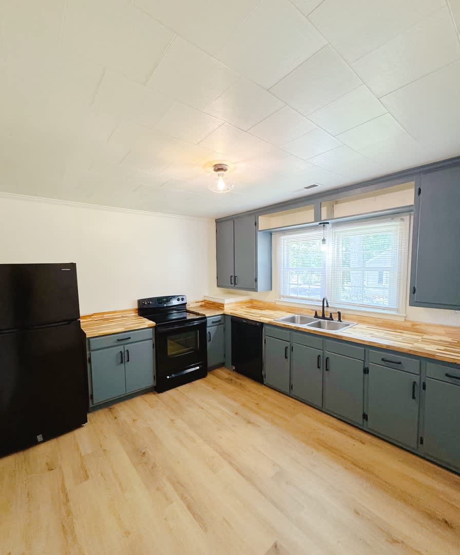 Amazing 2 bedroom 1 bath house available early September – photo 5