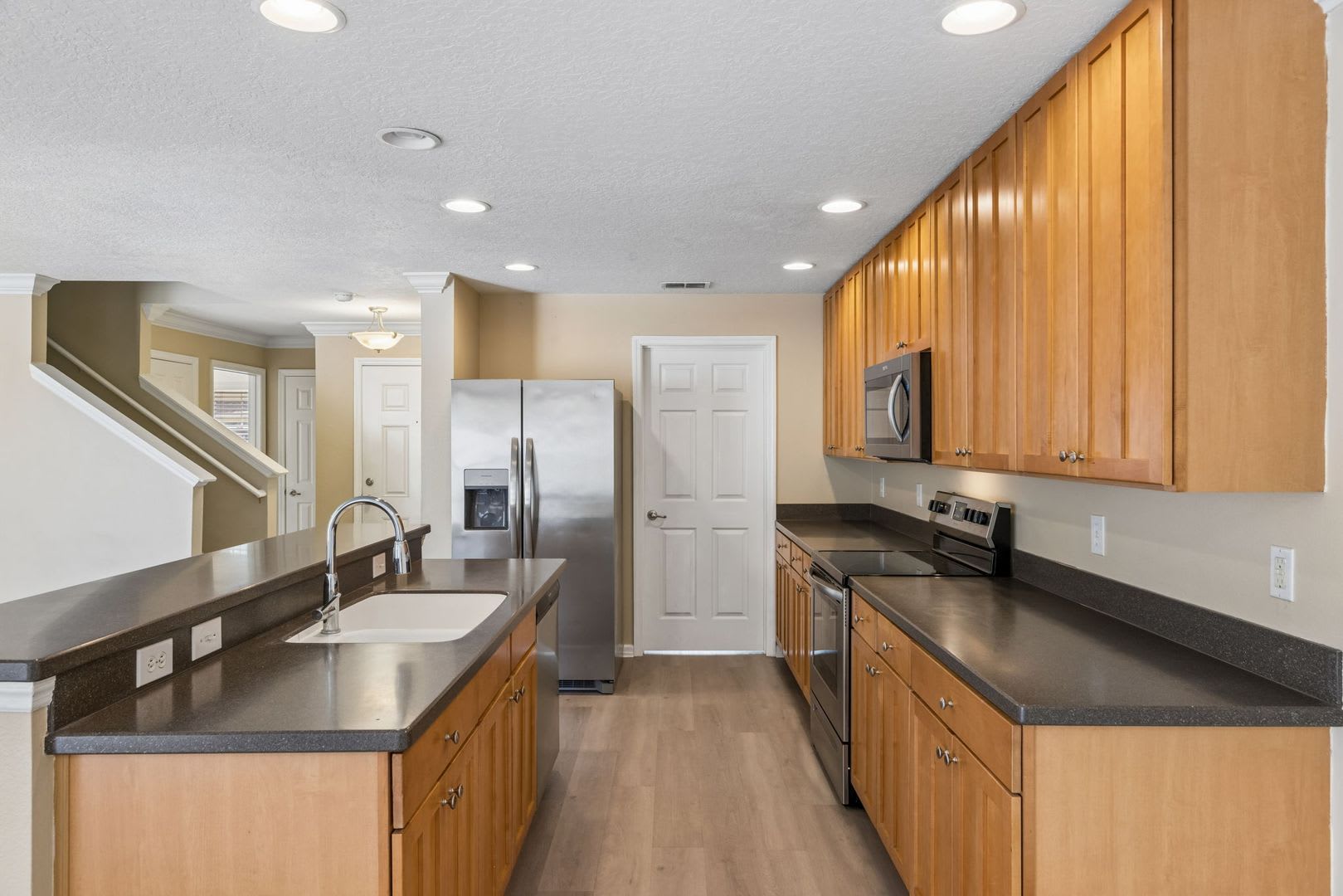 Charming 3 2 5 Townhome Steps From Downtown Avalon – photo 5