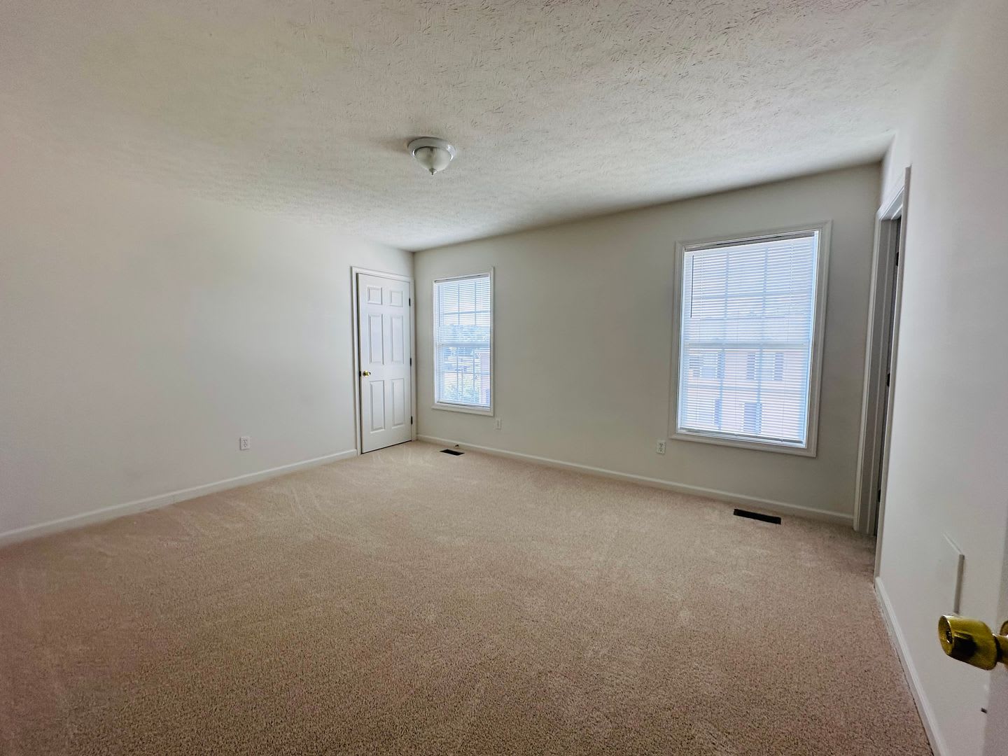3 Bedroom 2 5 Bath Townhouse – photo 5