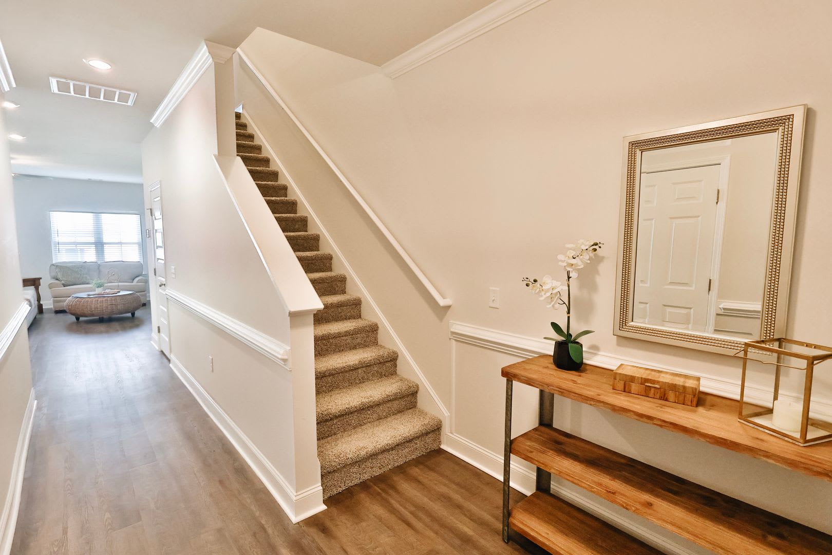 Woodford Station 3 Bedroom – photo 4
