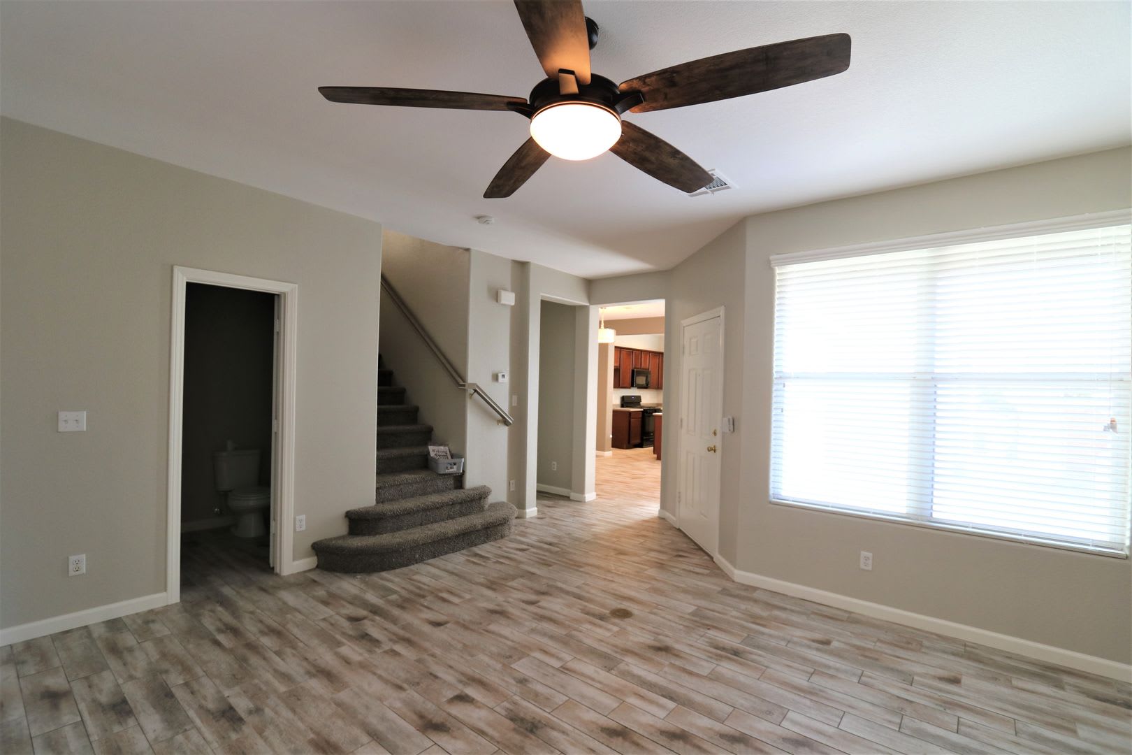 Beautiful 2 Story 3 Bedroom Home located in the Southwest – photo 3
