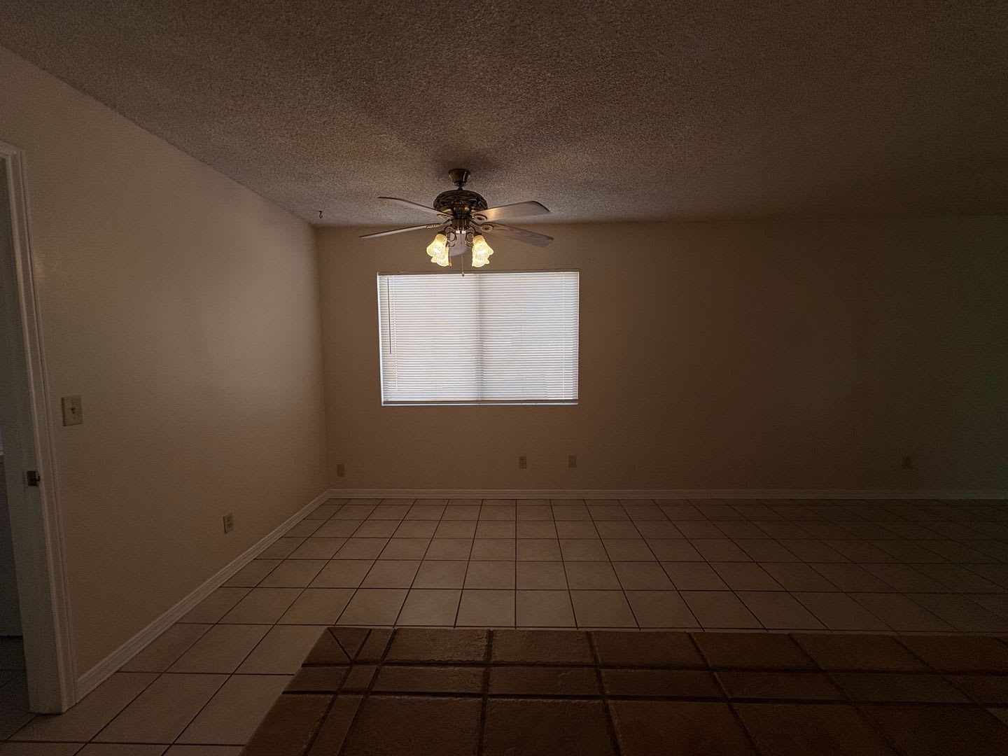 Updated 3Bed/2Bath Home-IN Quiet, Low-traffic Location near Ina & Thoryndale – photo 4