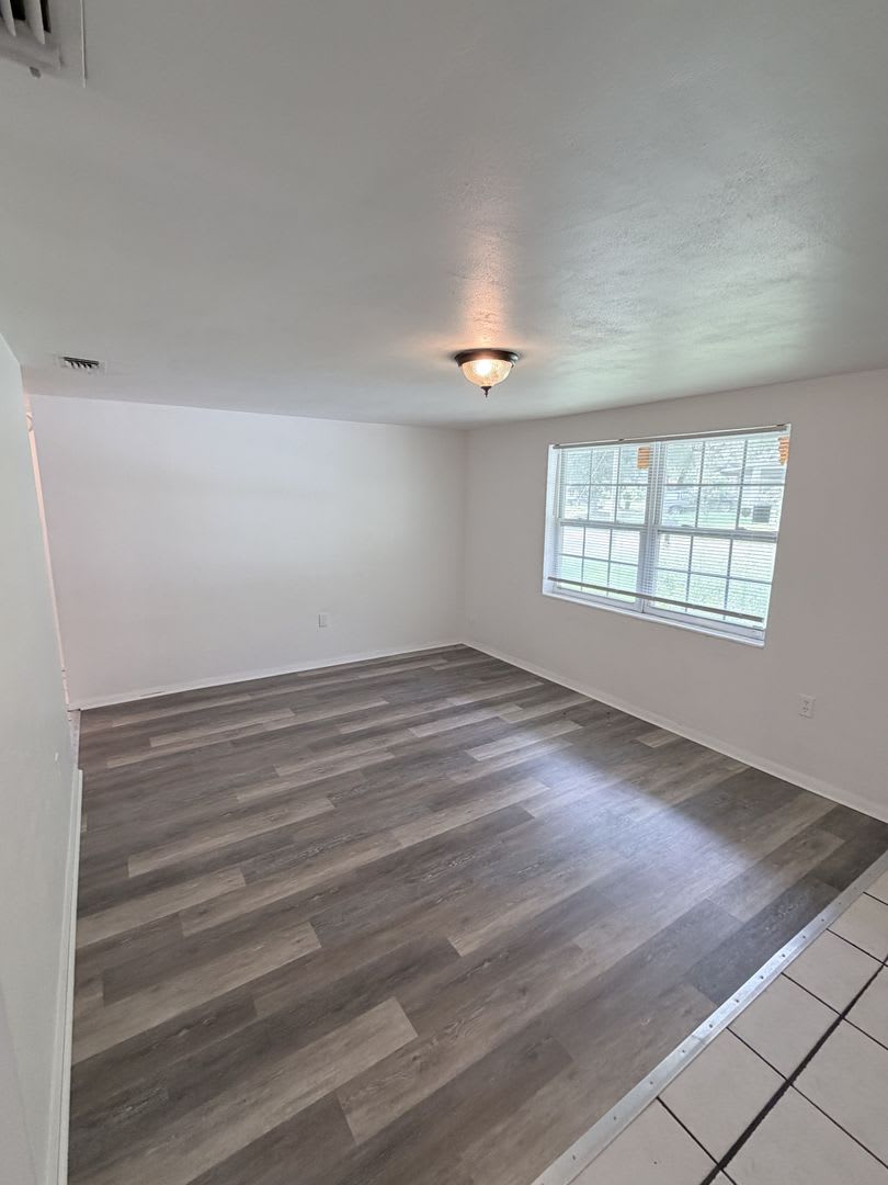 Spacious 3 bedroom / 1 Bath Single Family Home – photo 4