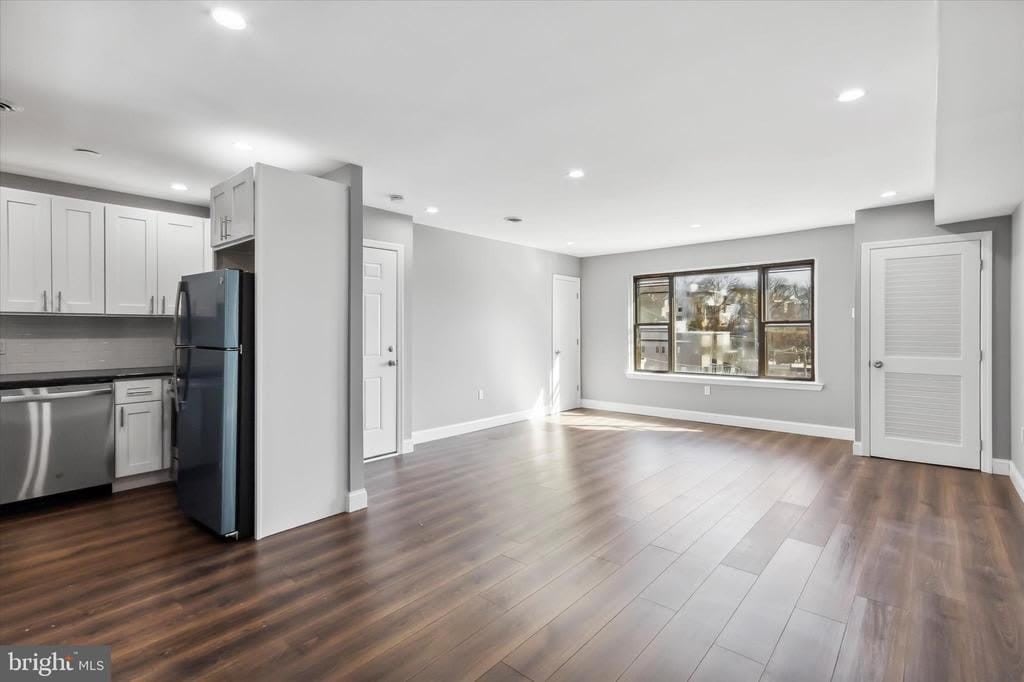 296 GREENOUGH STREET – photo 4