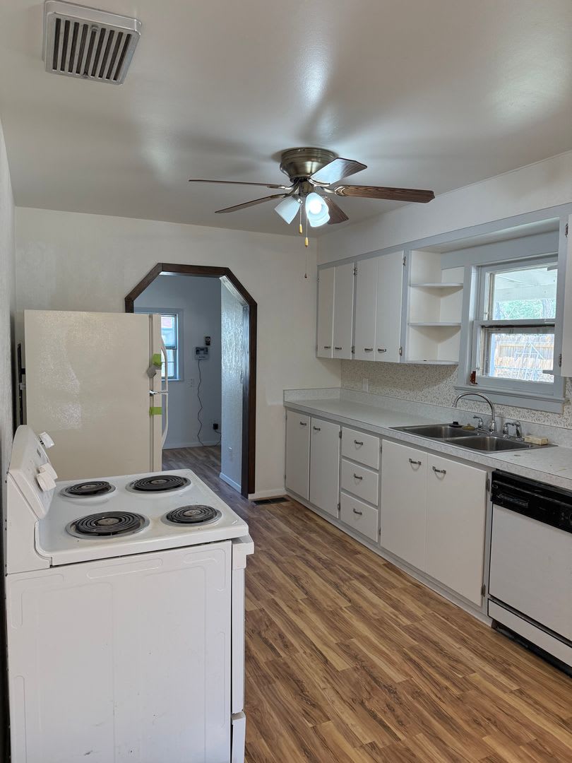 2 bed 1 bath on Montezuma – photo 3