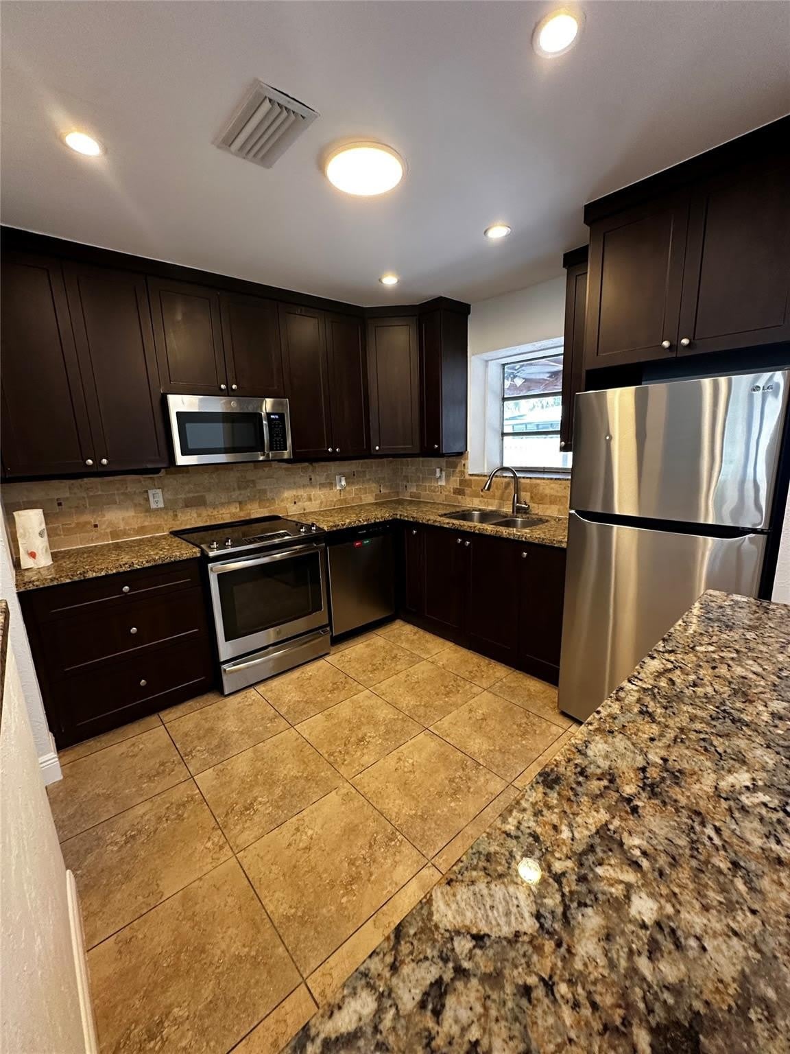 230 NE 21st Street – photo 5