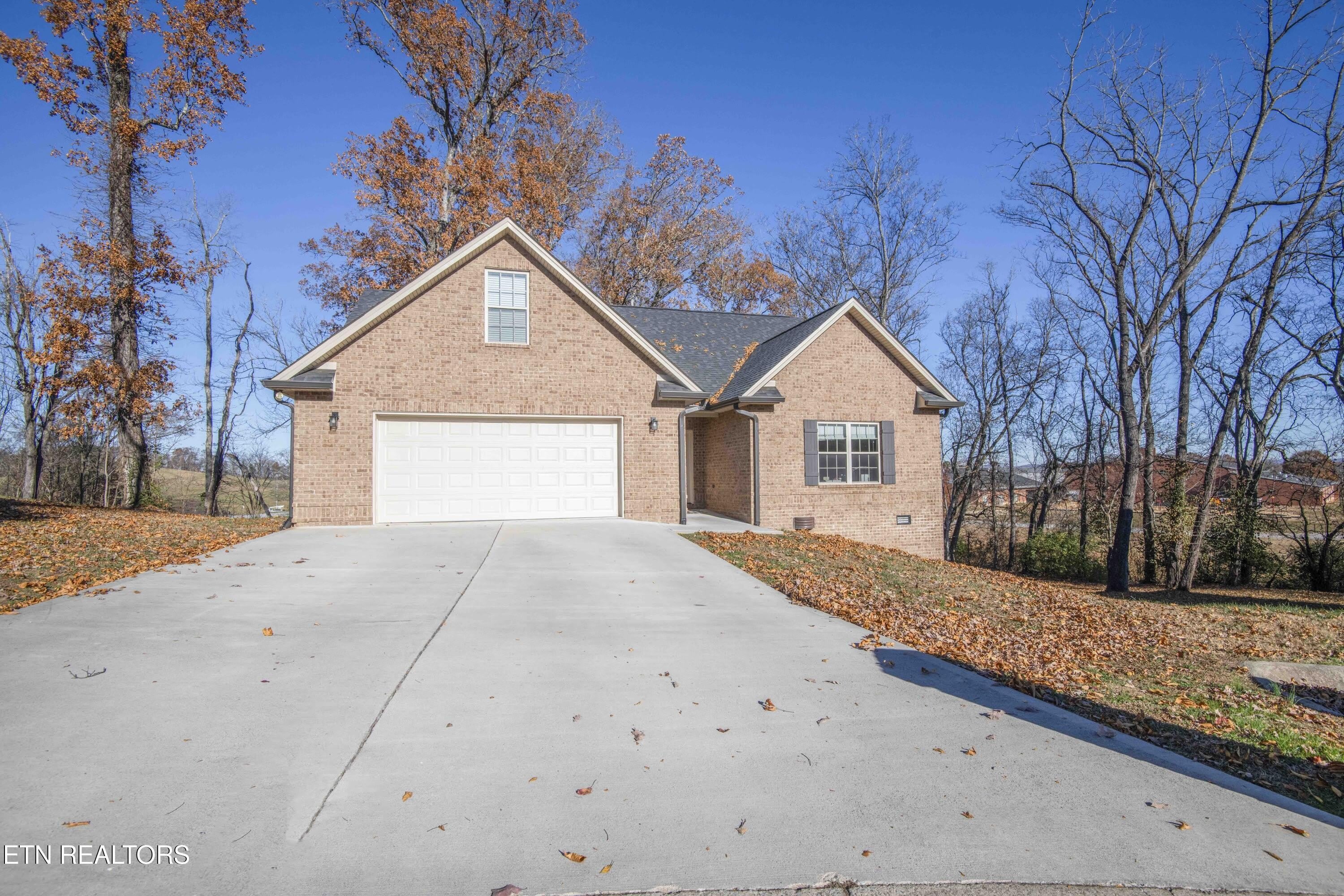 1421 Briarwood Drive – photo 2