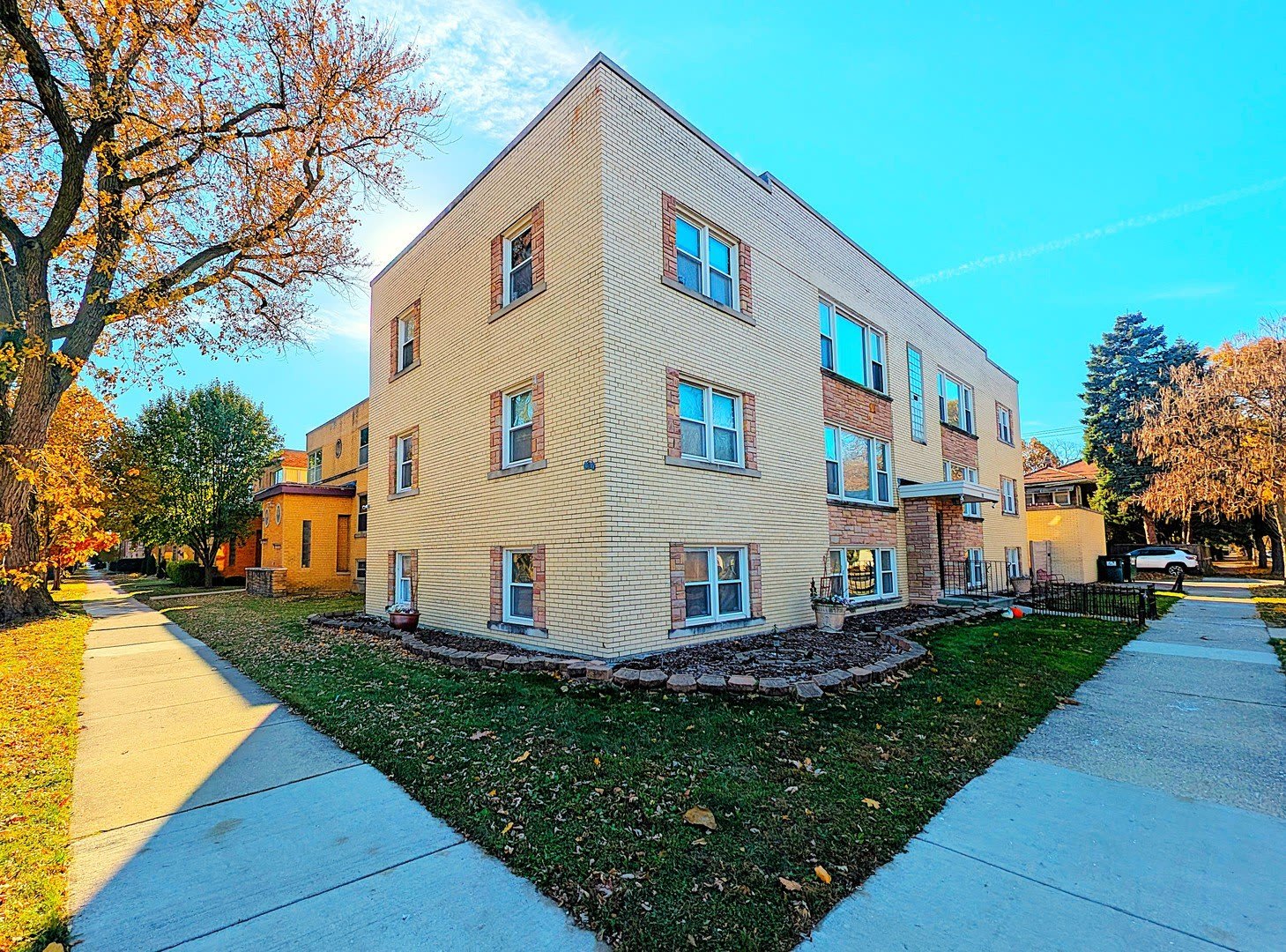 300 S Austin Boulevard – photo 1
