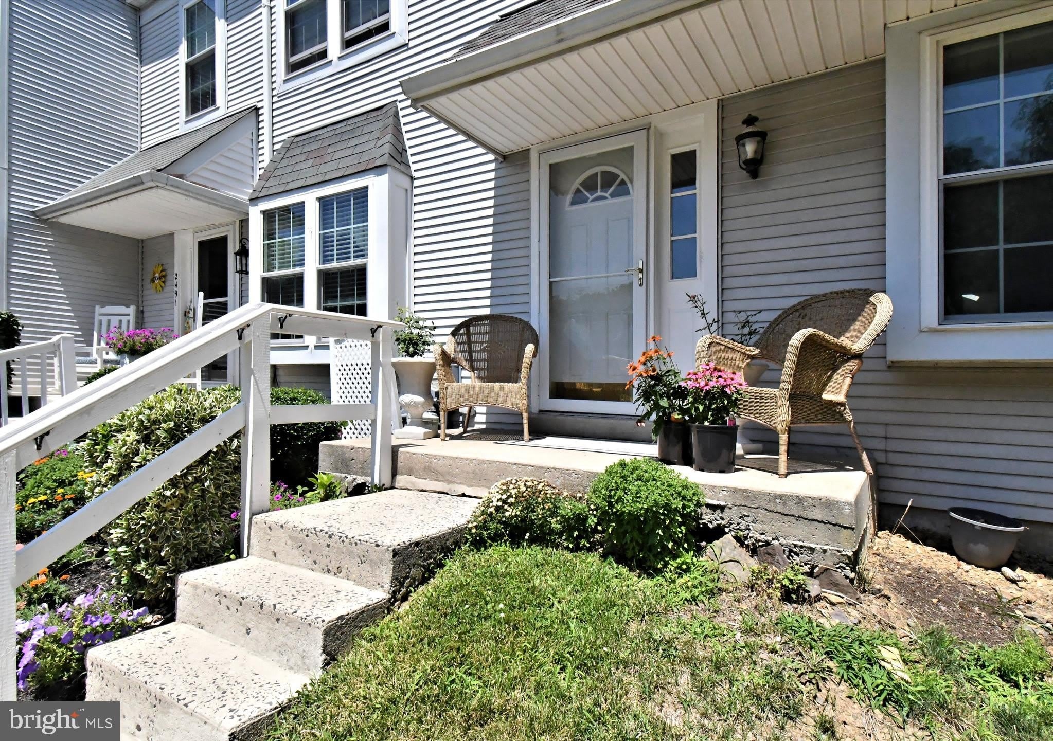 2489 HILLENDALE Drive – photo 2
