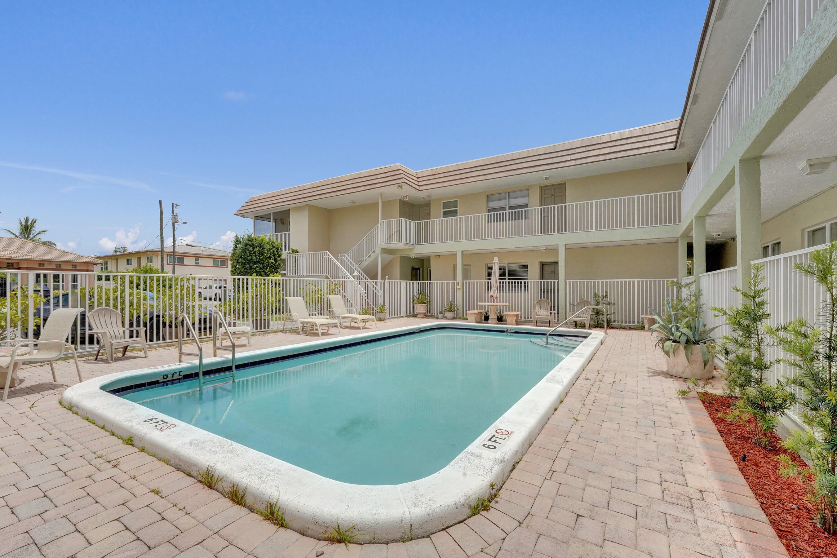 1450 N RIVERSIDE Drive – photo 1