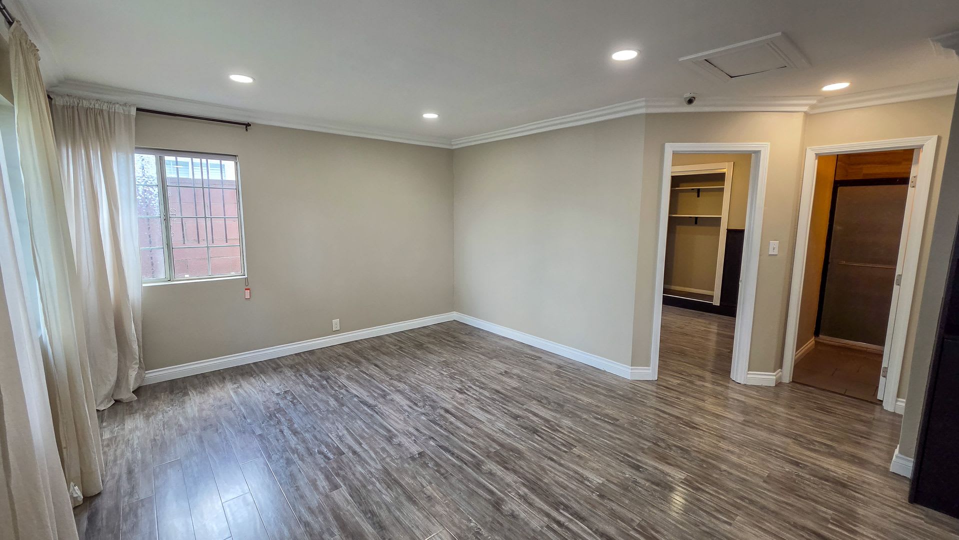 5 Bed 3 Bath House Available Now! – photo 4