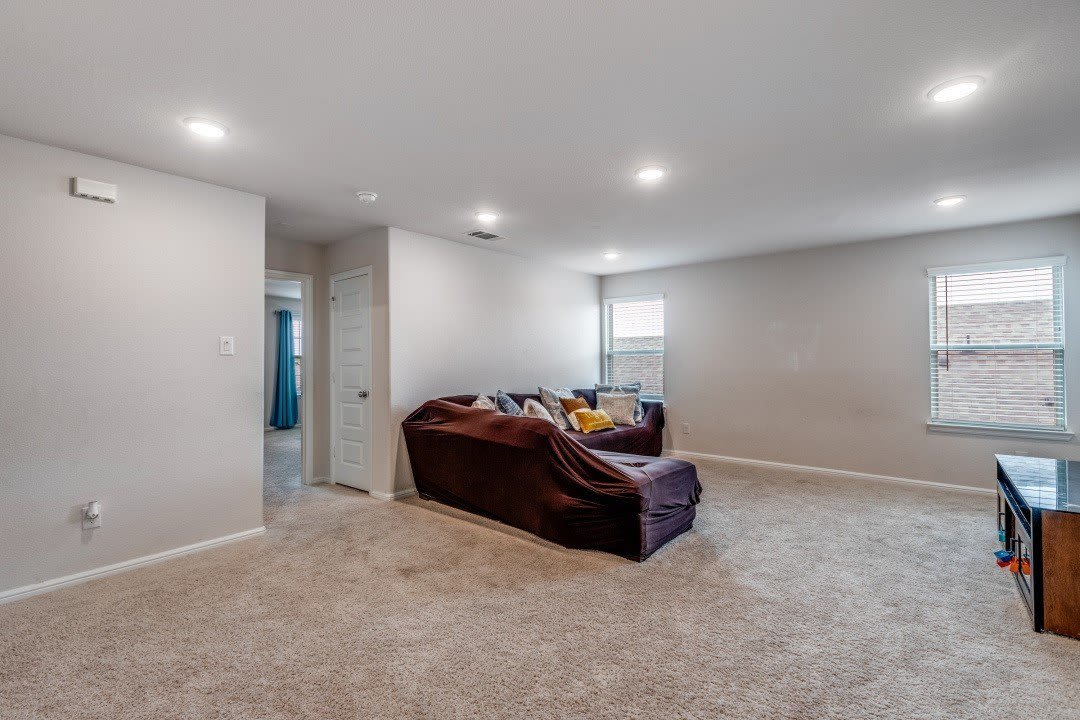 433 Waterman Avenue – photo 2
