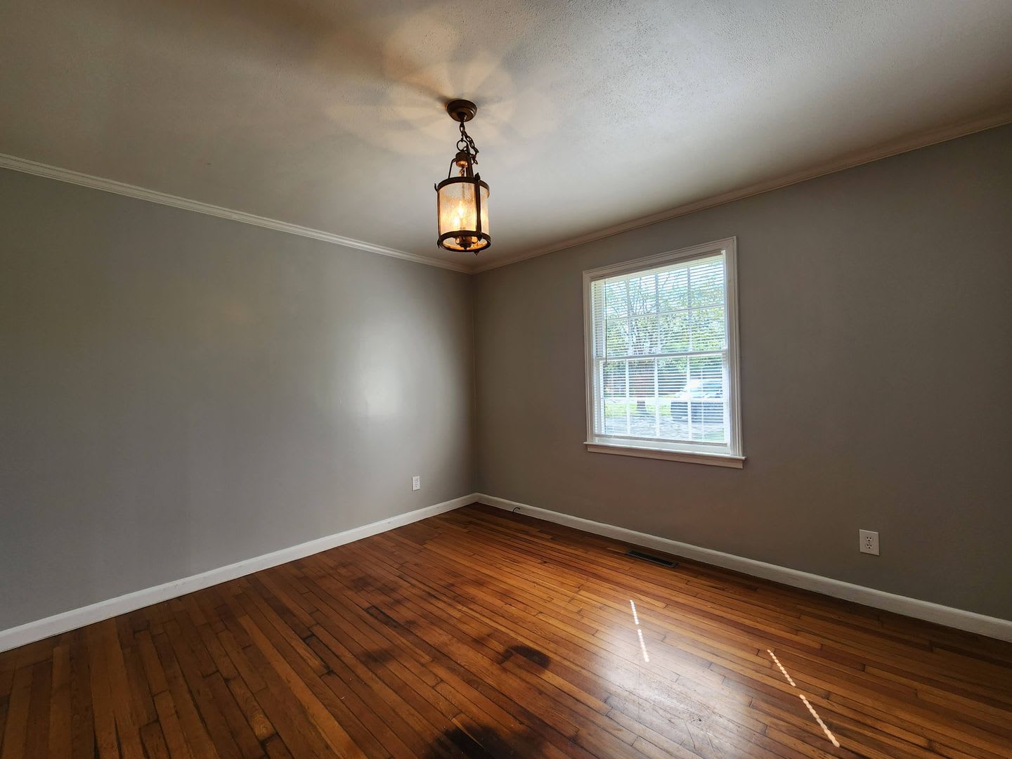 500 Move In Discount Charming 3Br 2Ba Brick Home With Vintage Flair Expansive Backyard Walk To Vsu – photo 3