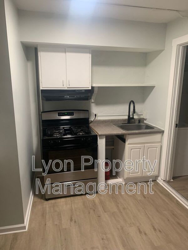 230 West School Street – photo 2