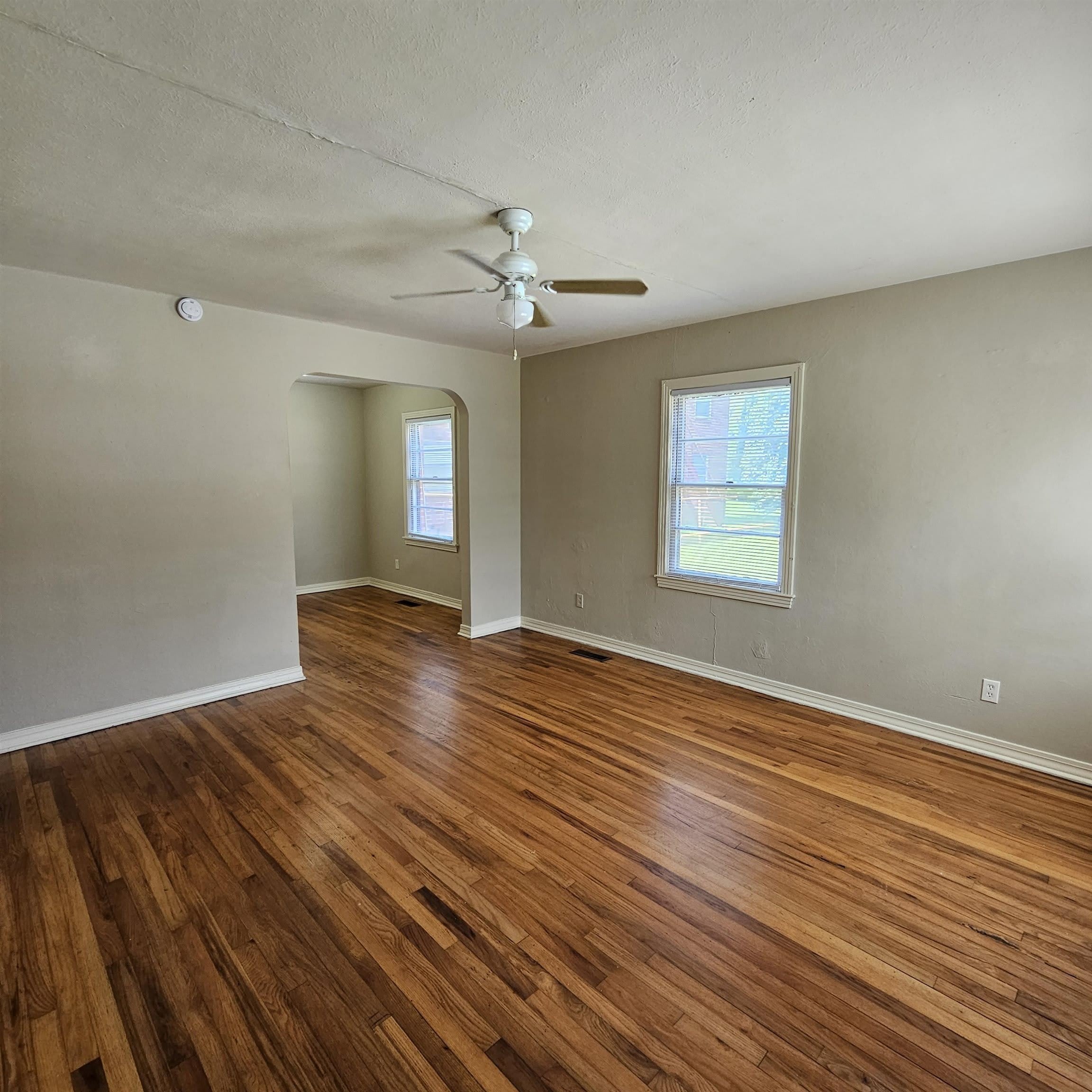 124 S Franklin Boulevard – photo 3