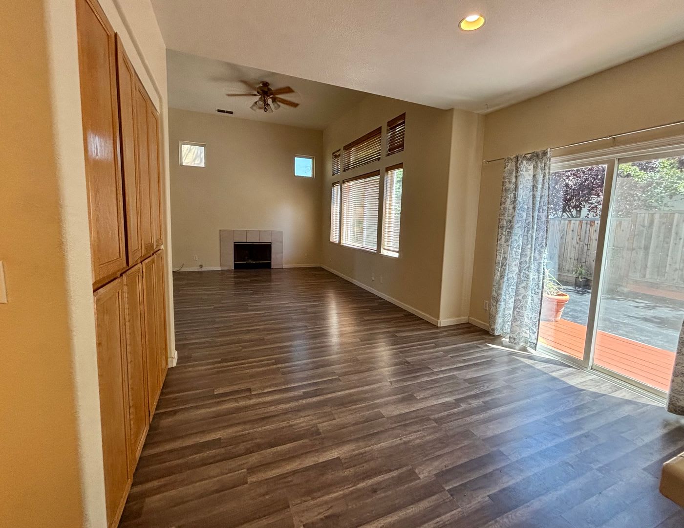 Charming 3 Bedroom 2 5 Bath Home – photo 4