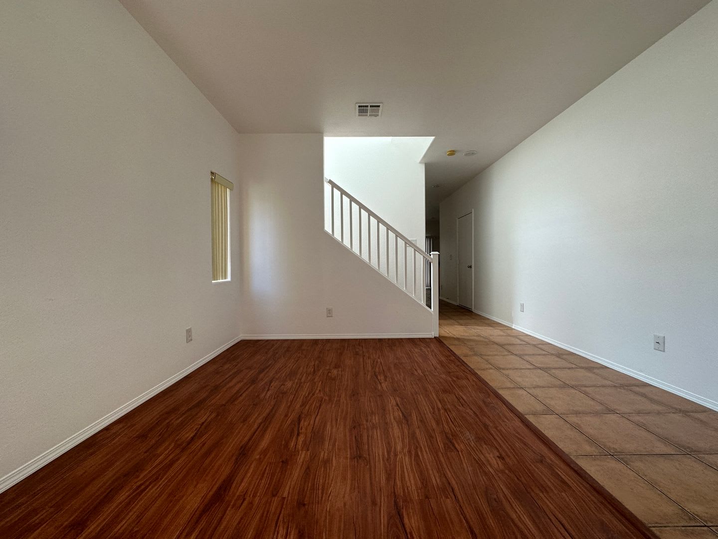 Single Family Home 3 Beds, 2.5 bath, 1 car garage – photo 2
