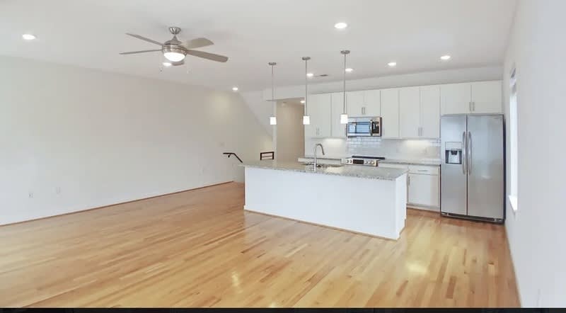 1219 Bainbridge St – photo 4