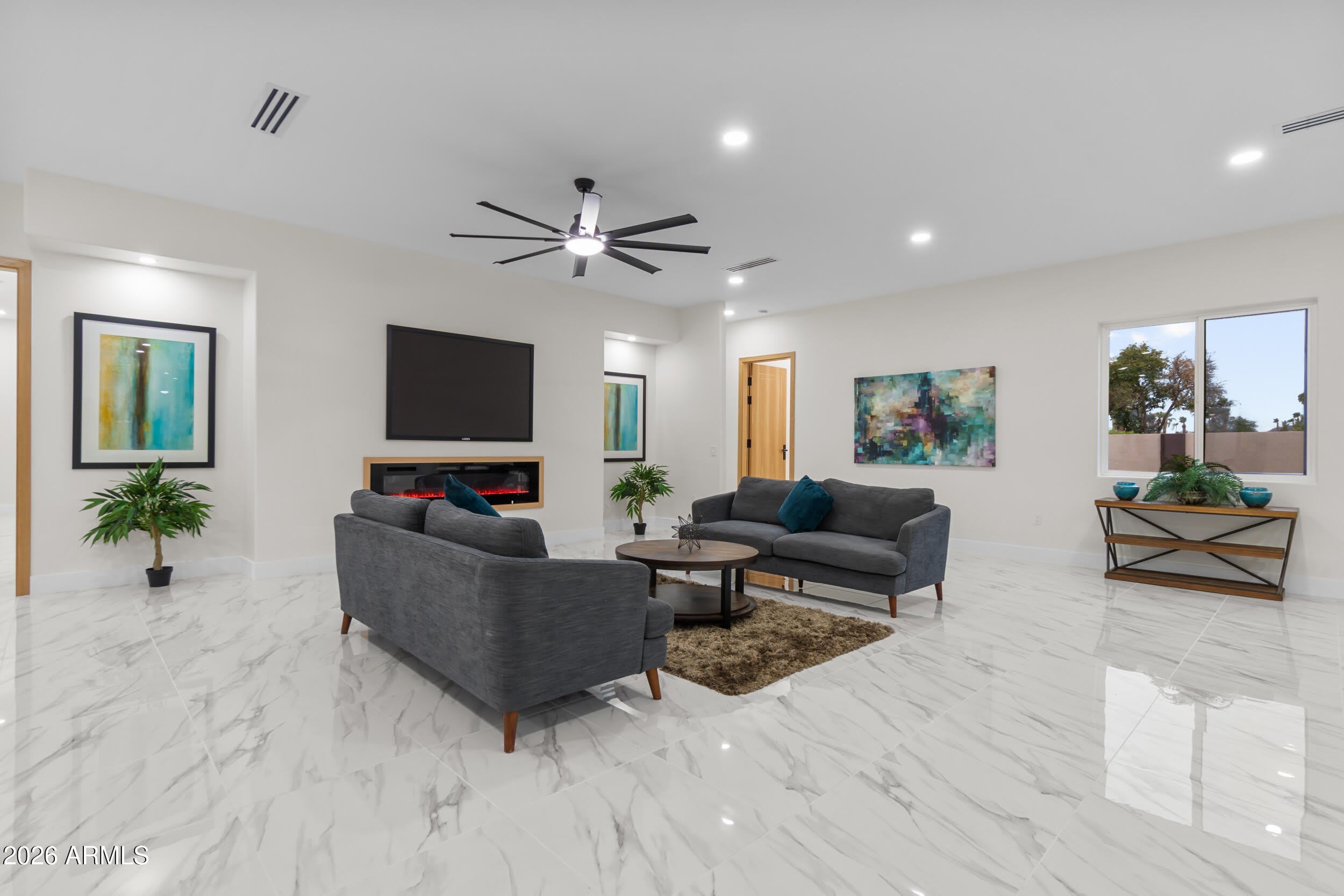 5923 E NORTH Lane – photo 4