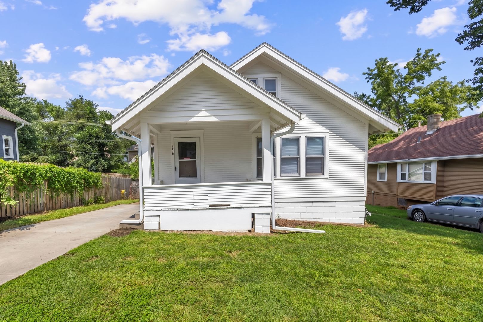 Updated 3-Bedroom House with Yard – photo 2