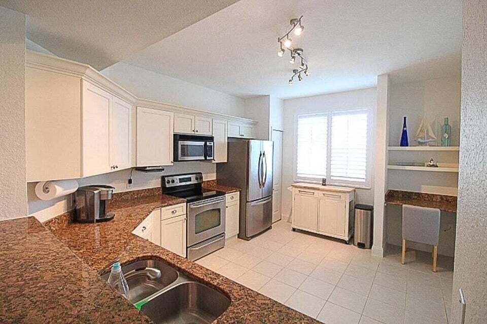 11018 Legacy Drive – photo 4