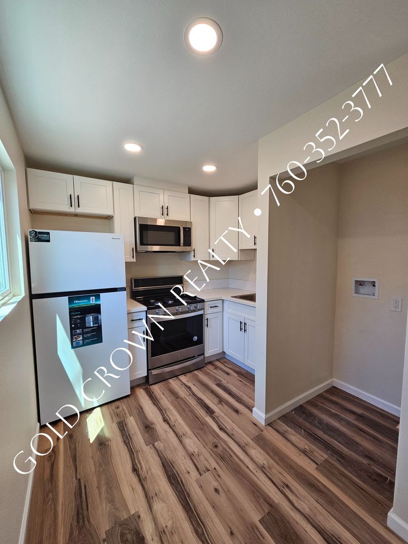 Newly Built 1 bedroom Apartment with Private yard – photo 2