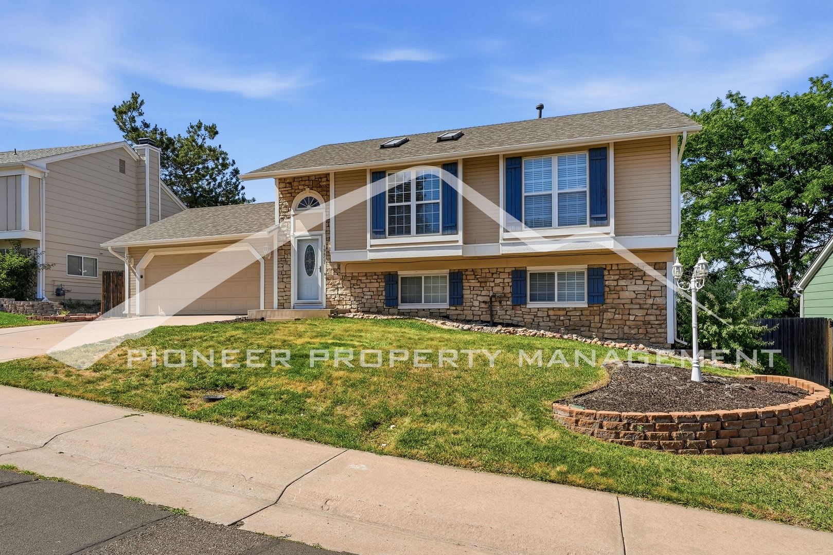Spacious Home with Central AC and 2-Car Garage – photo 2