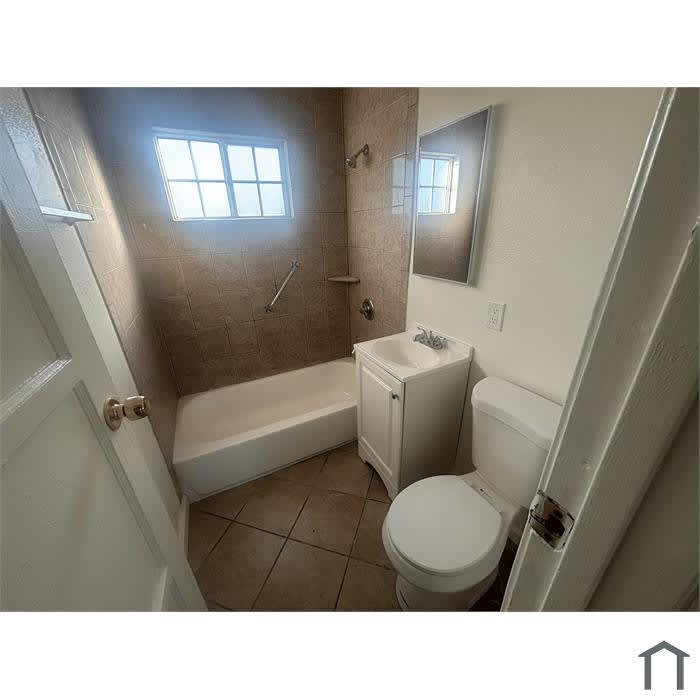 9562 Compton Avenue – photo 4
