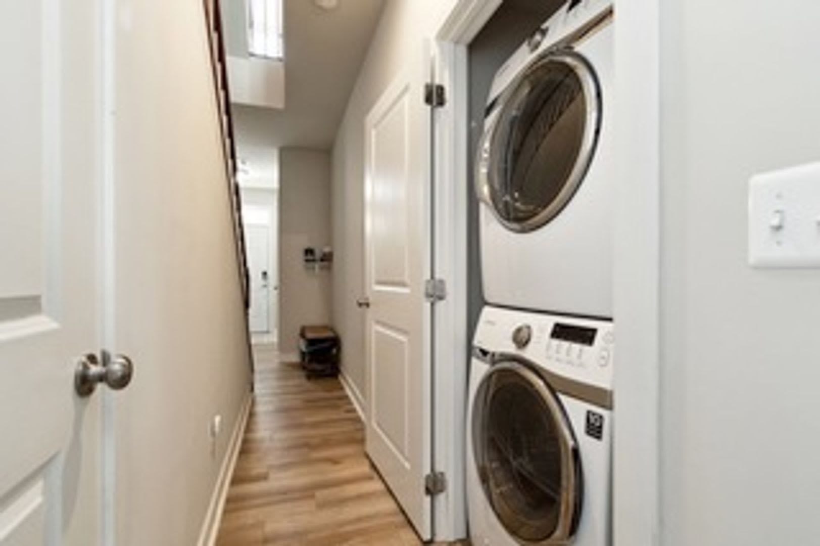 BEAUTIFUL TOWNHOUSE IN VILLAGES AT WOODSTREAM – photo 4