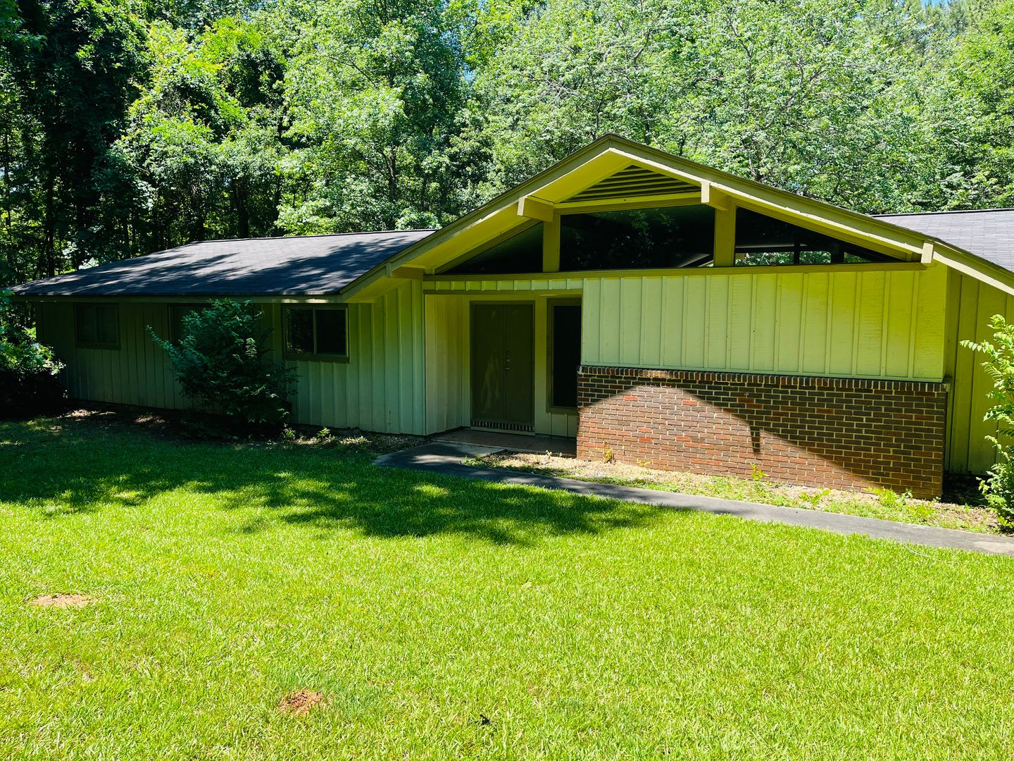 HUGE 4-Bedroom, 2.5-Bath Entertainer’s Dream in Fayetteville! – photo 3