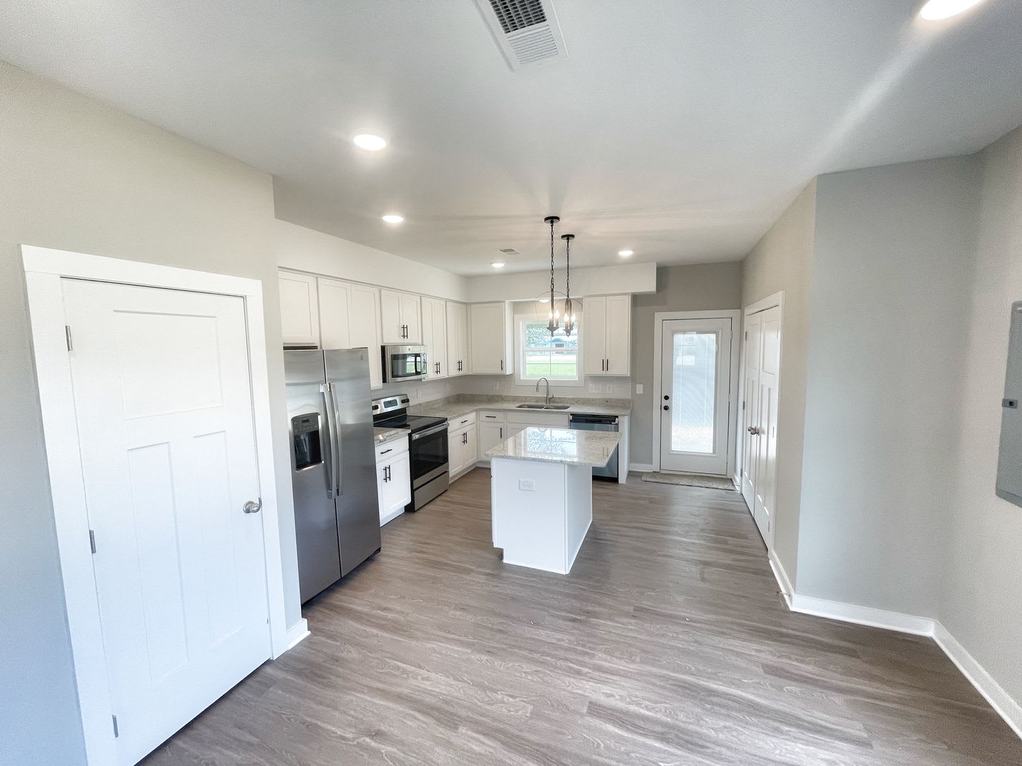 Adorable Single Family Townhome – photo 4