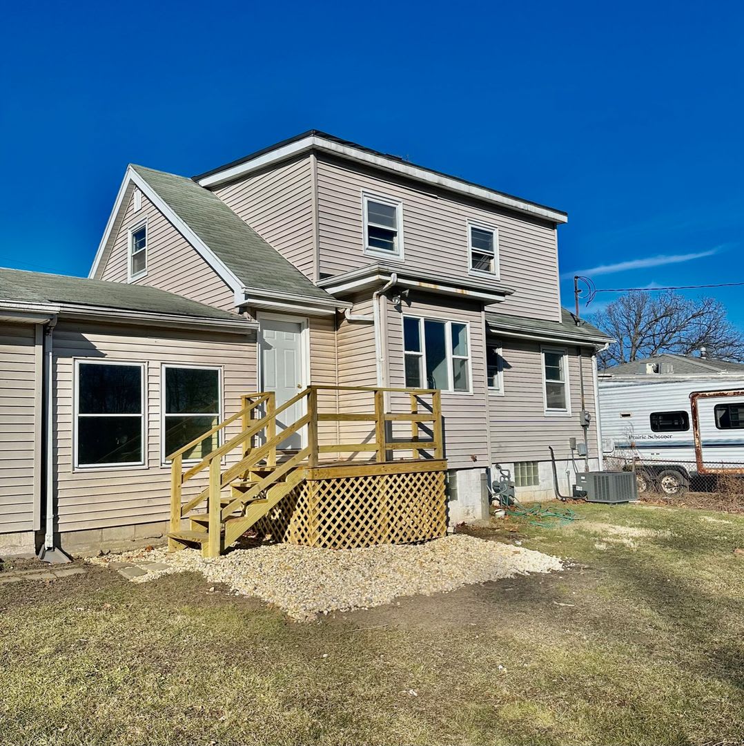 Beautiful 4 Bedroom, 2 Bathroom Home! – photo 2