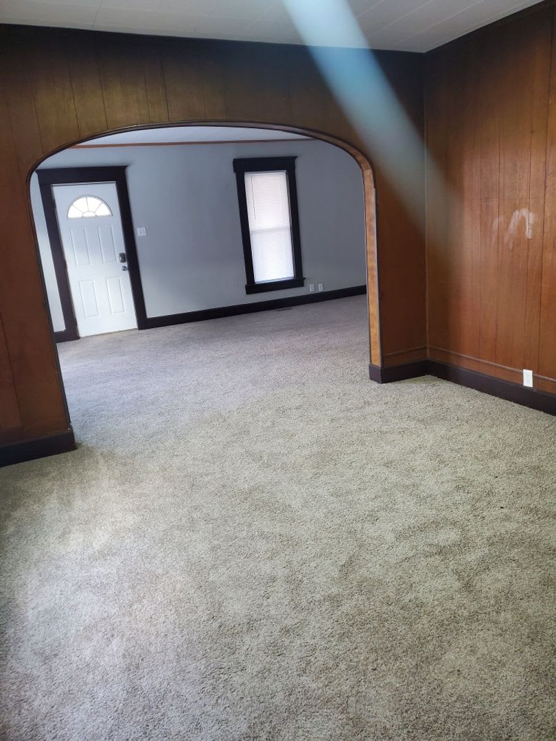 For Rent: 623 W 9th St. Spacious 3 Bedroom Home! Nice Porch! Pet Friendly! – photo 3
