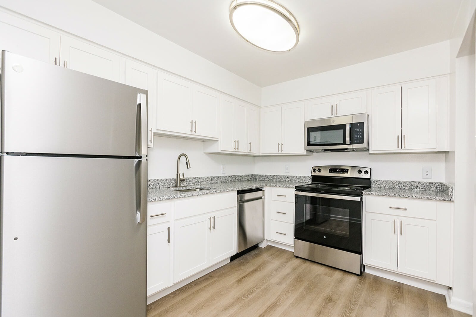 Crofton Village Apartments – photo 1