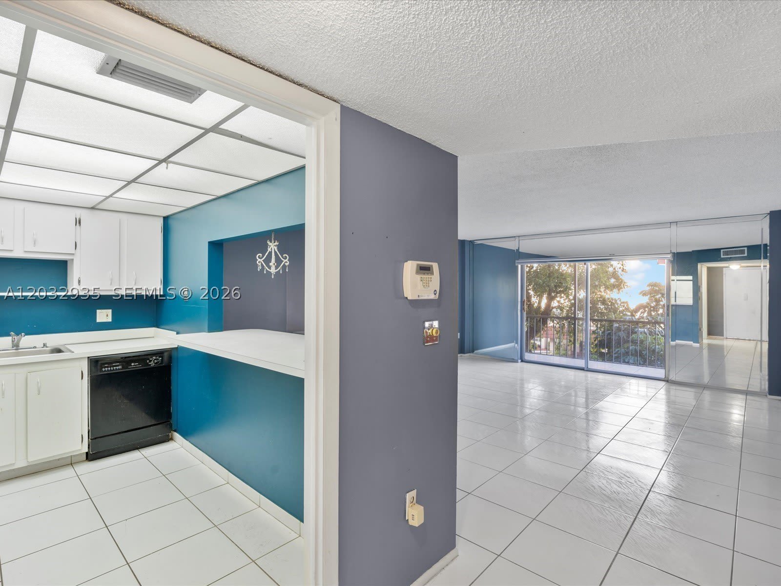 4172 Inverrary Dr – photo 1